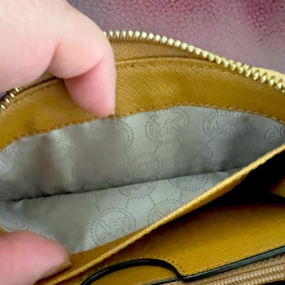 Michael Kors Beige Tan zipper Wallet